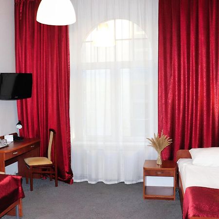 Hotel Lothus Wroclaw Bagian luar foto