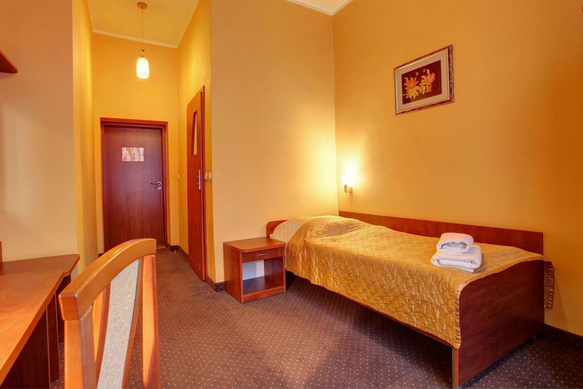 Hotel Lothus Wroclaw Bagian luar foto