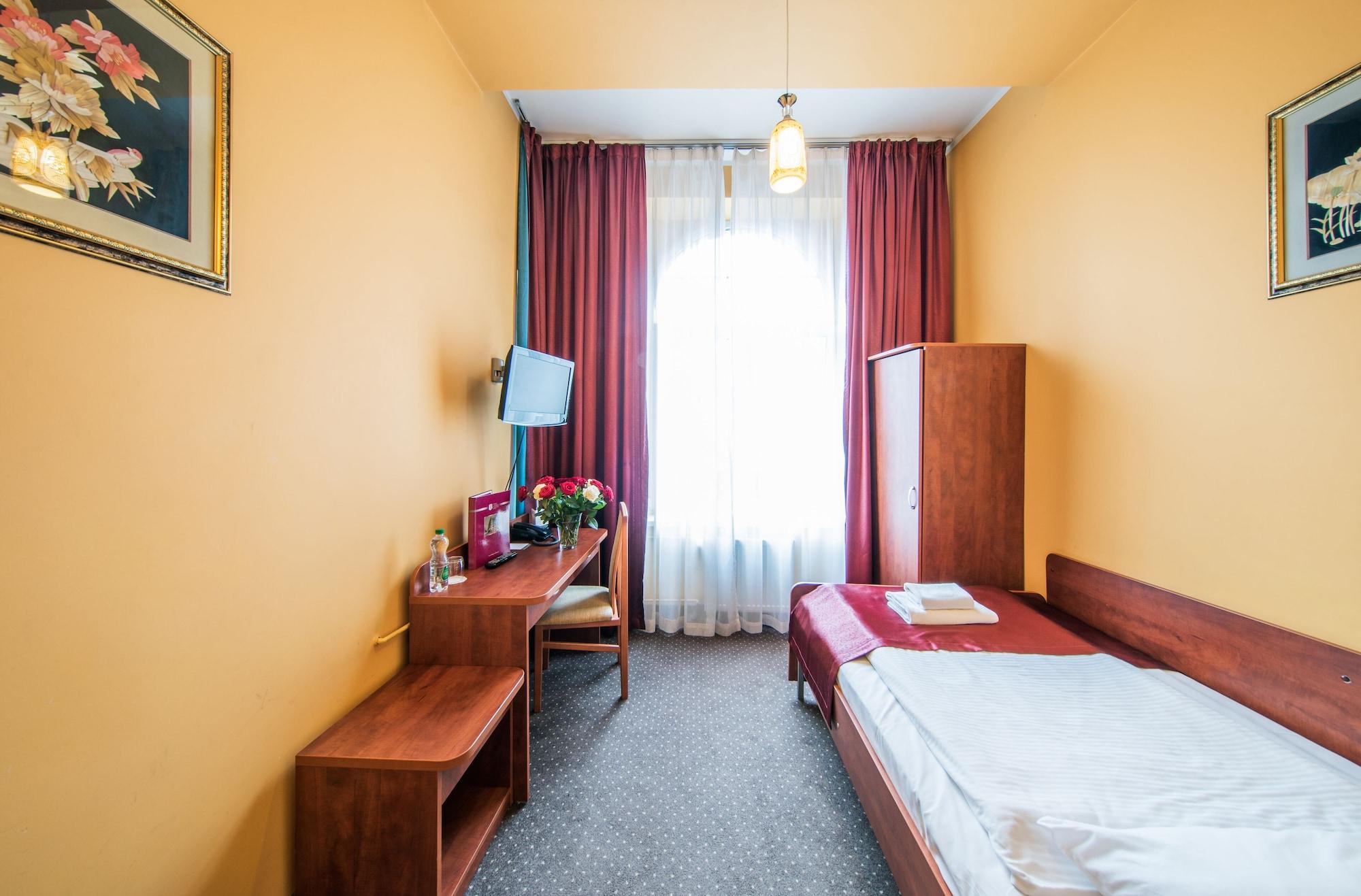 Hotel Lothus Wroclaw Bagian luar foto