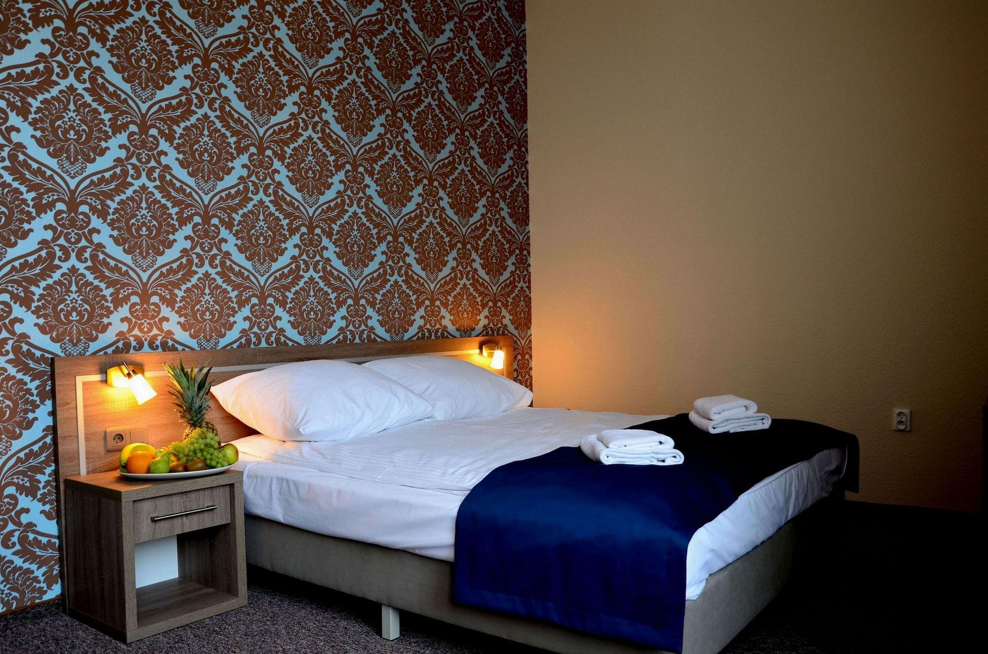 Hotel Lothus Wroclaw Bagian luar foto