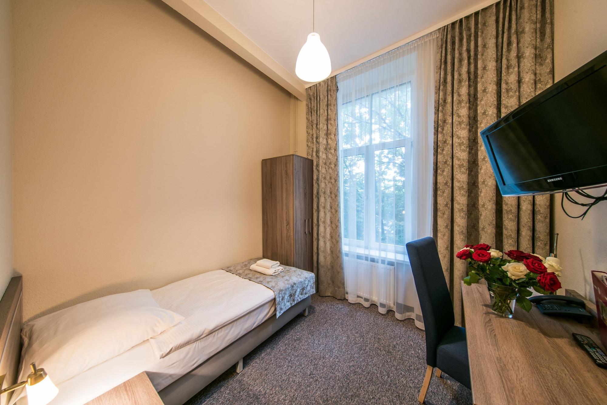 Hotel Lothus Wroclaw Bagian luar foto