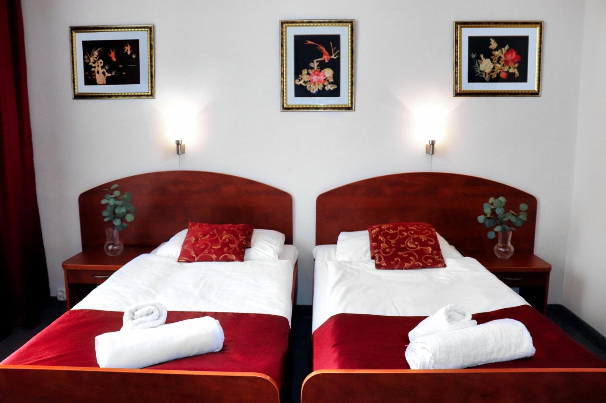 Hotel Lothus Wroclaw Bagian luar foto