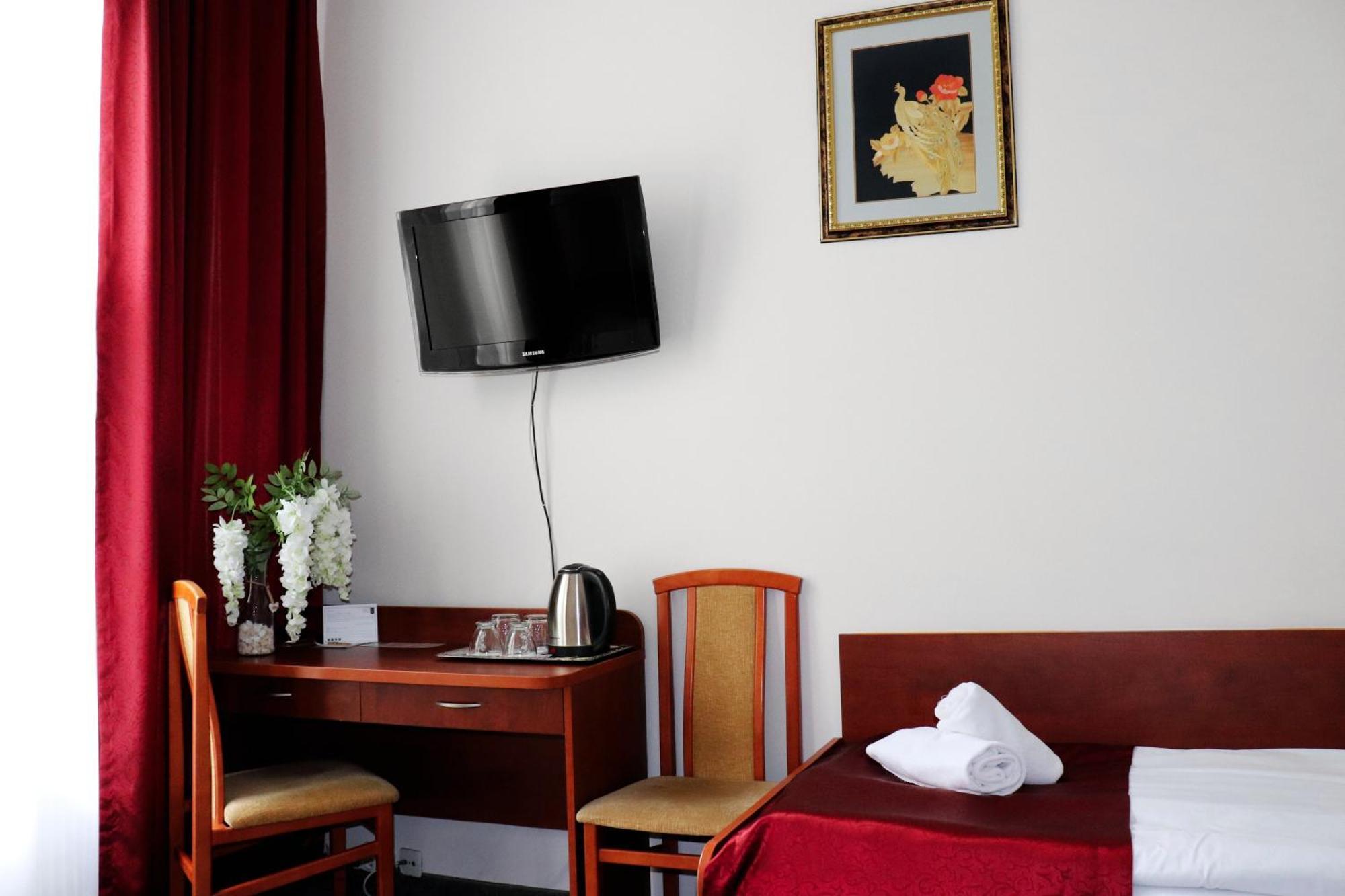 Hotel Lothus Wroclaw Bagian luar foto