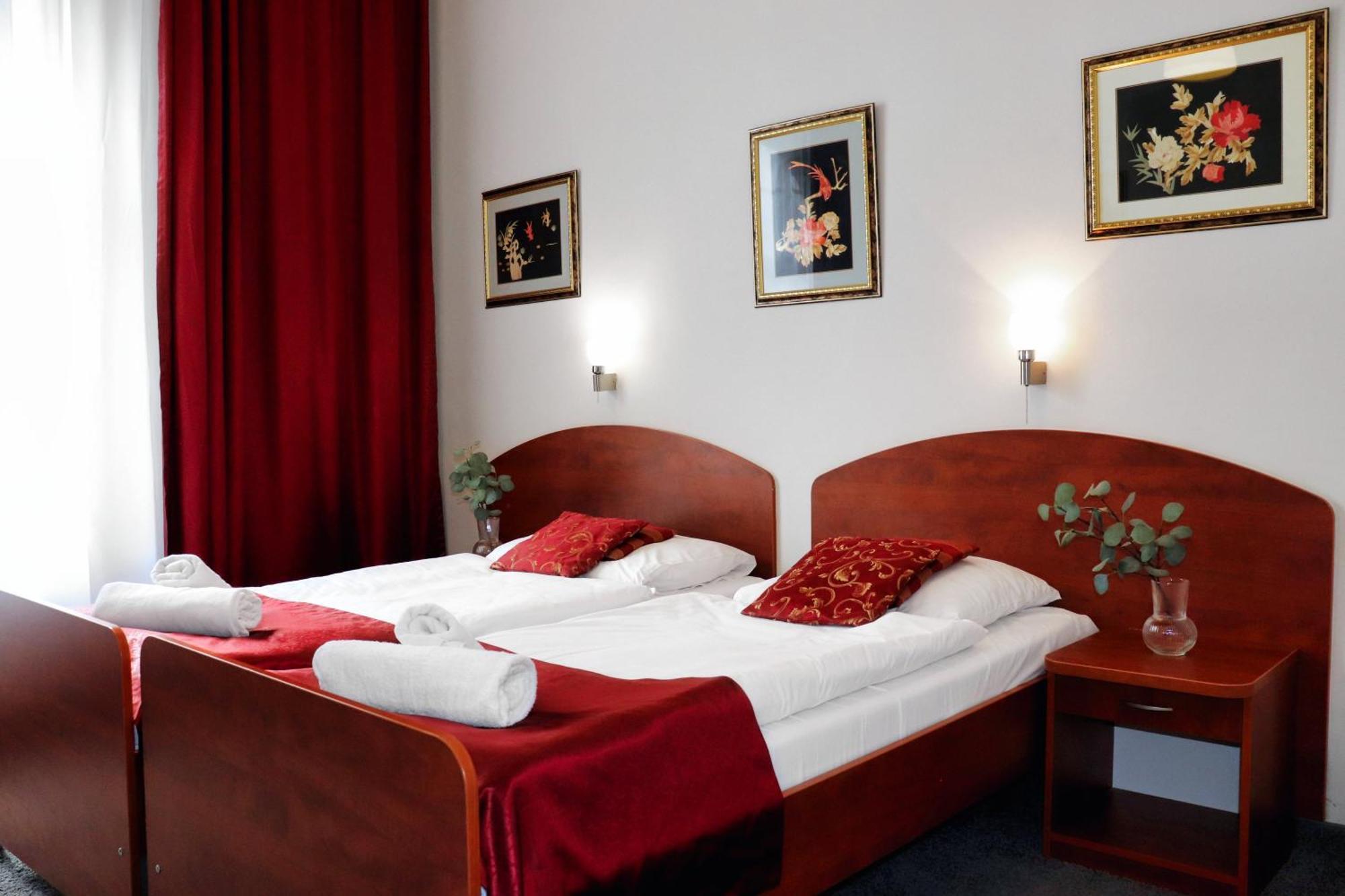 Hotel Lothus Wroclaw Bagian luar foto