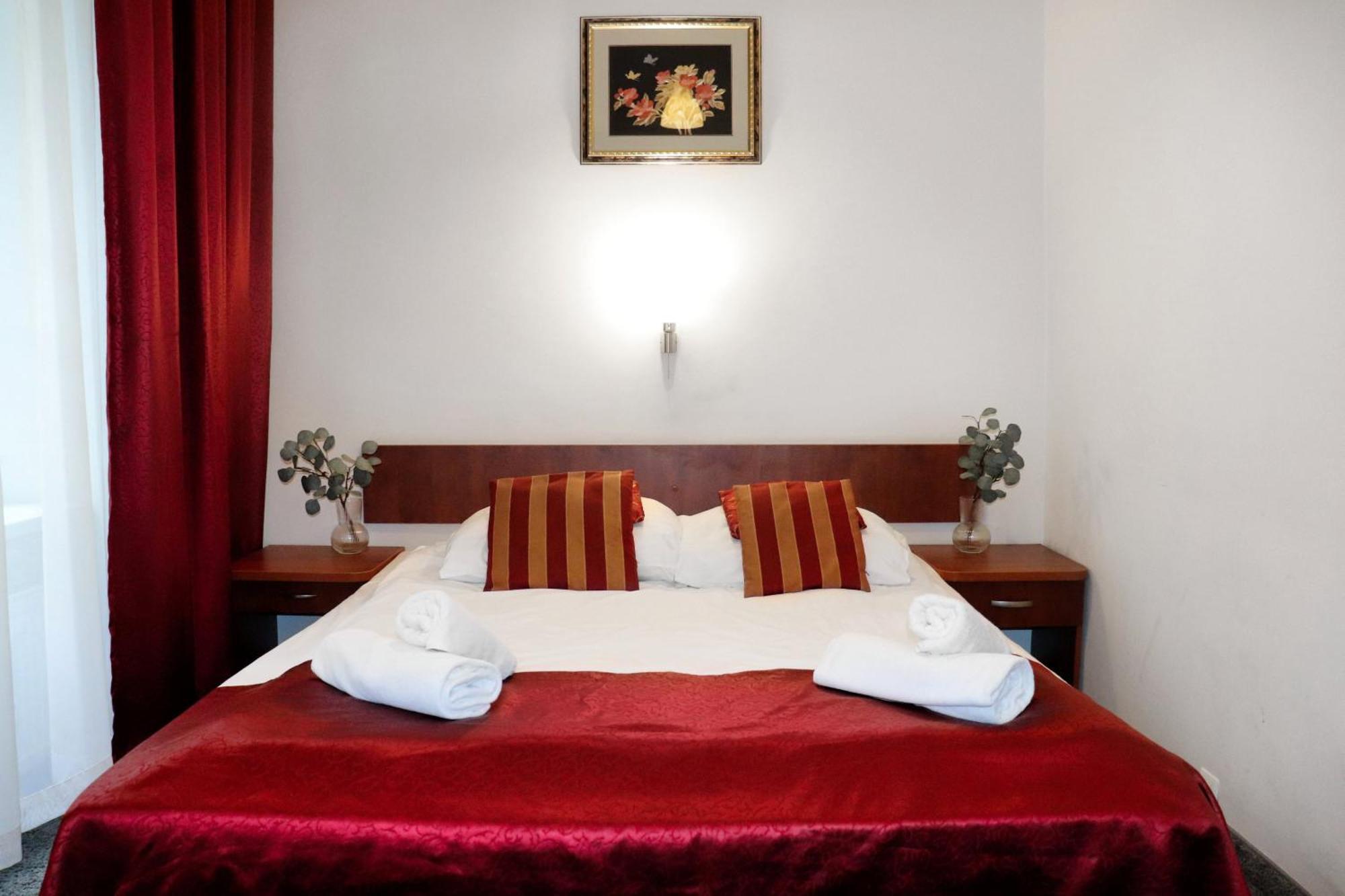 Hotel Lothus Wroclaw Bagian luar foto