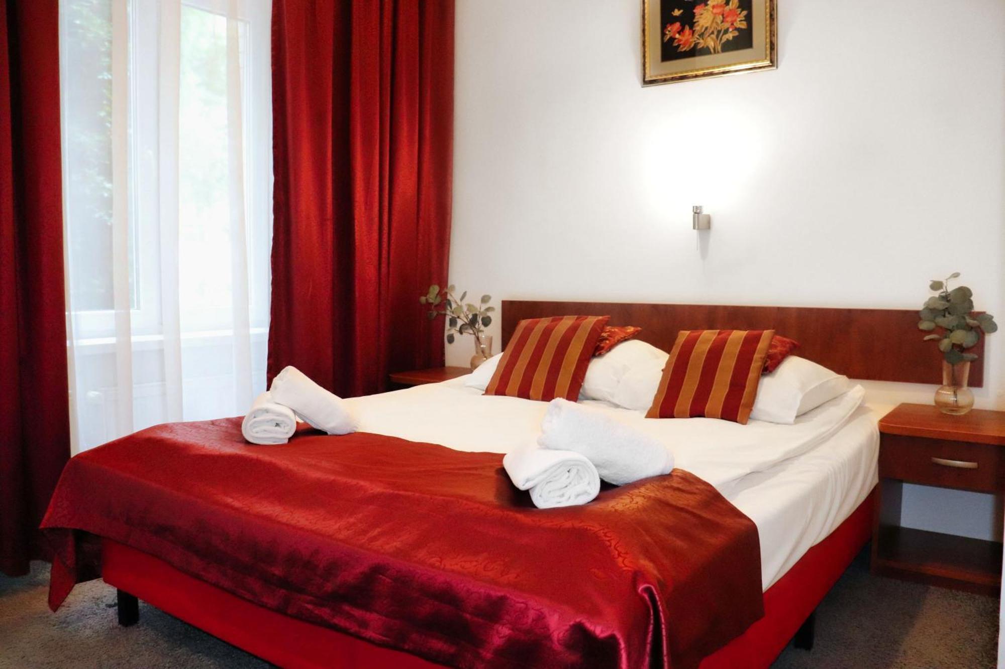 Hotel Lothus Wroclaw Bagian luar foto