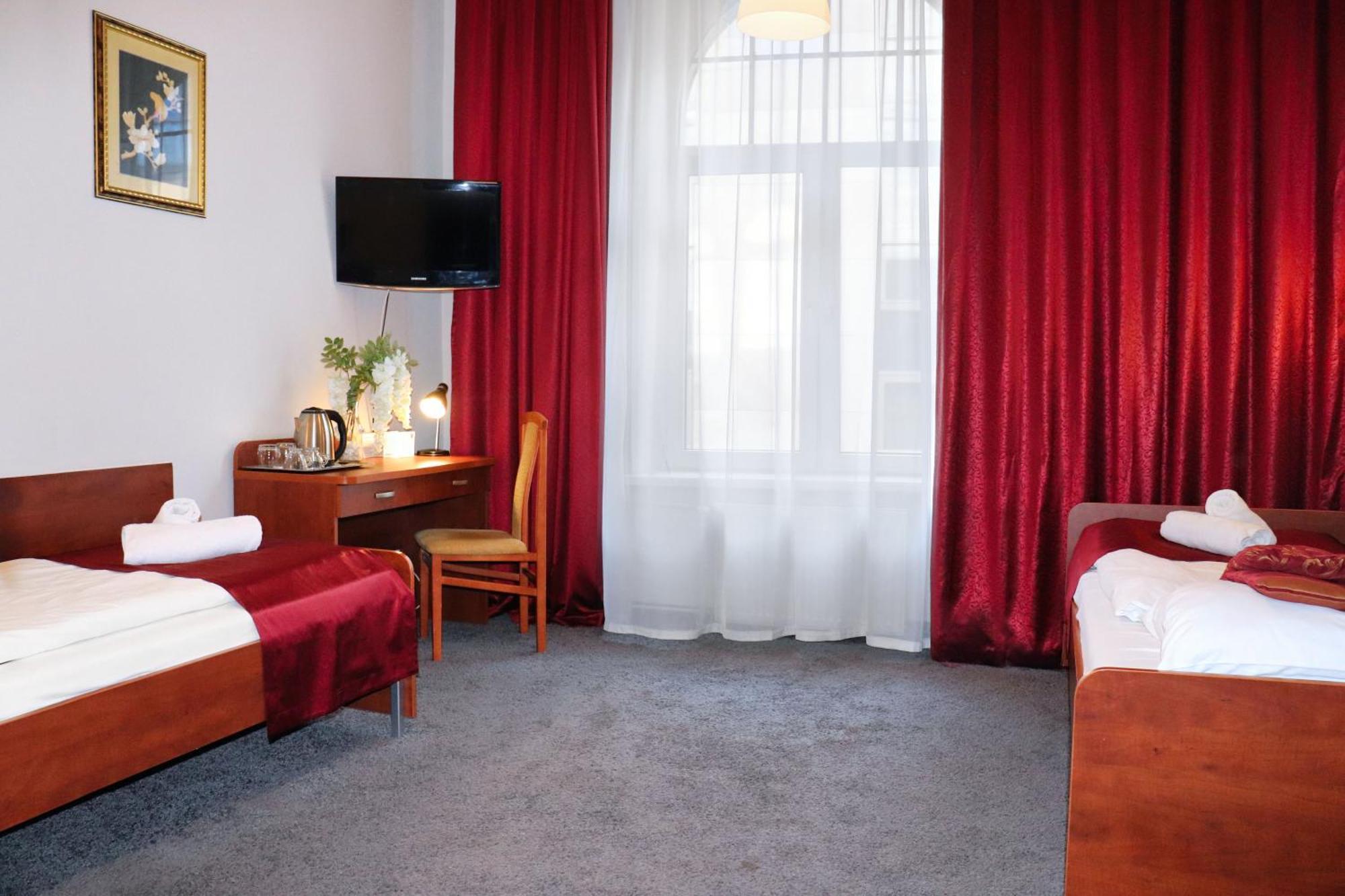 Hotel Lothus Wroclaw Bagian luar foto