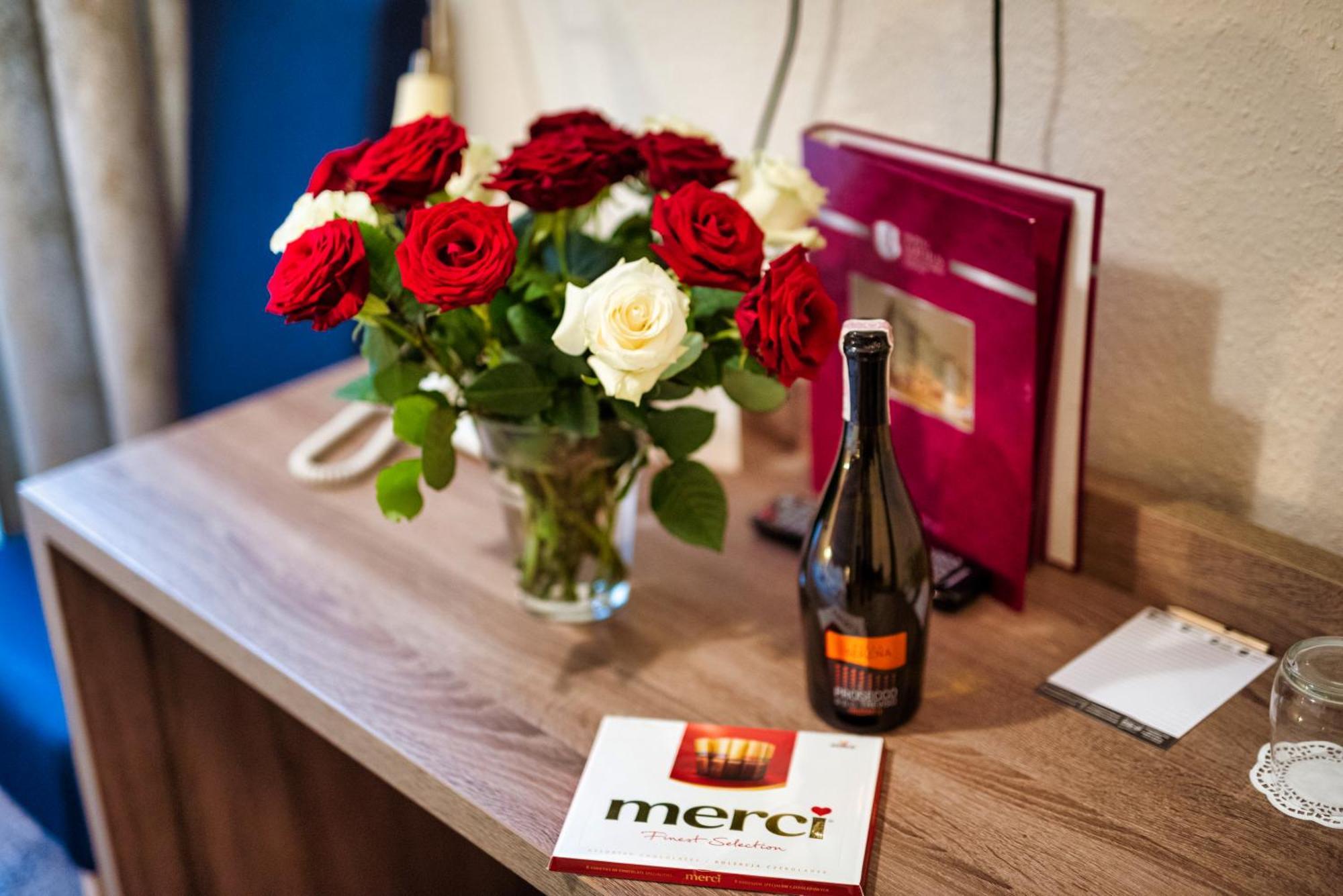 Hotel Lothus Wroclaw Bagian luar foto