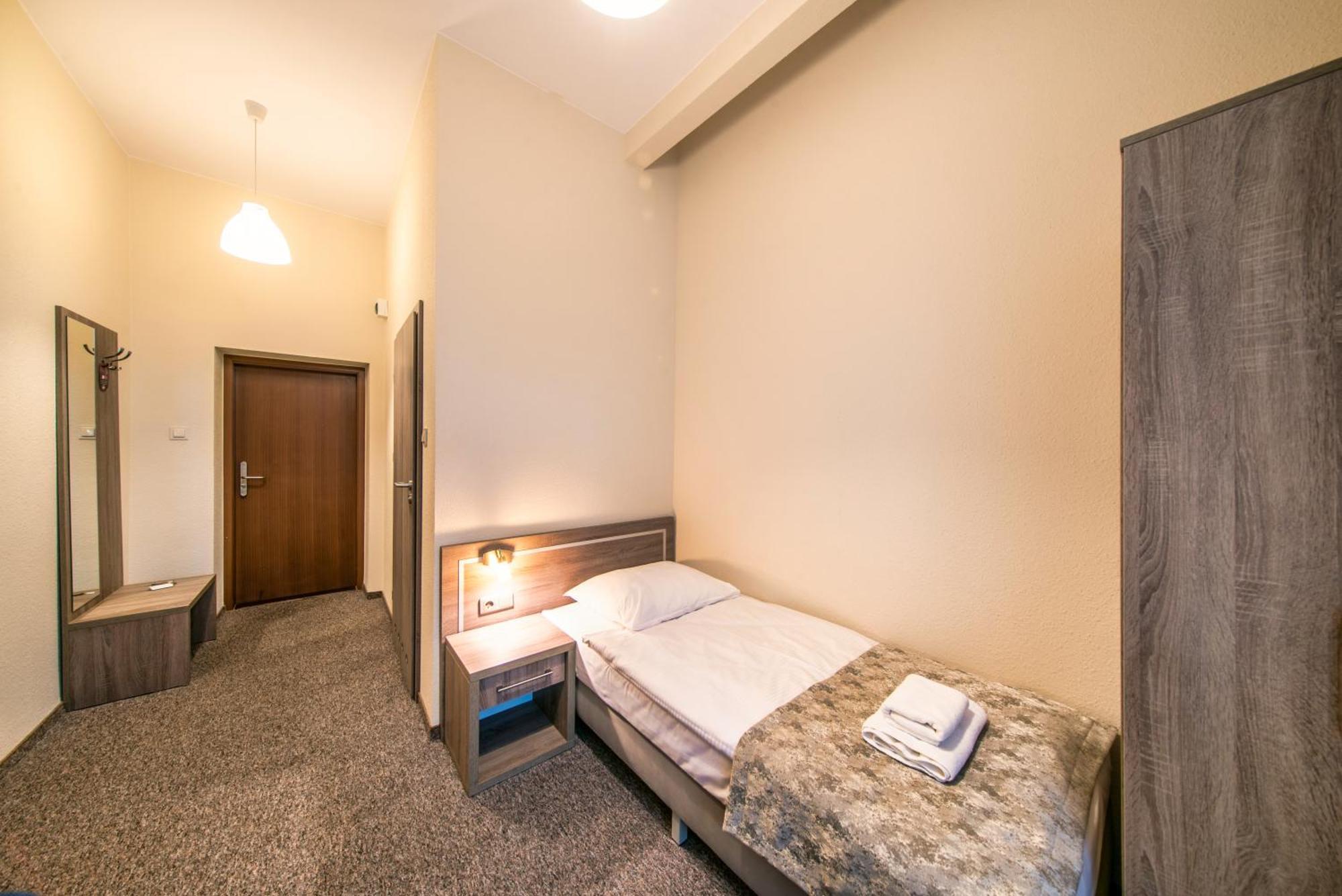 Hotel Lothus Wroclaw Bagian luar foto