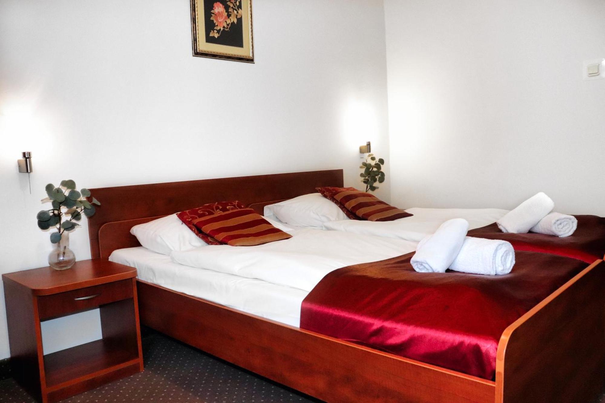 Hotel Lothus Wroclaw Bagian luar foto
