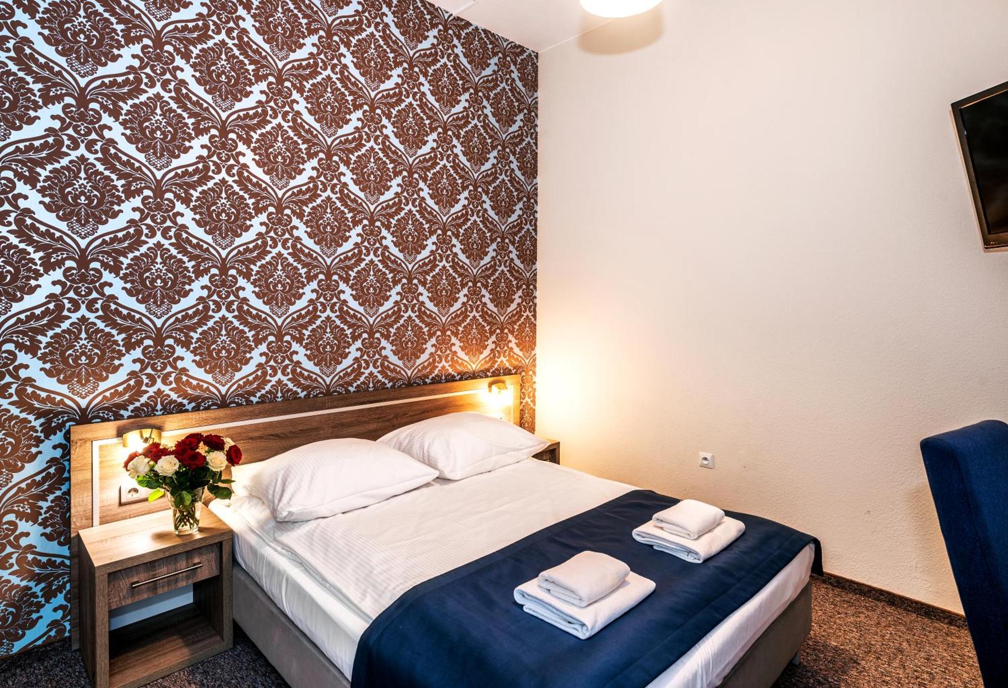 Hotel Lothus Wroclaw Bagian luar foto