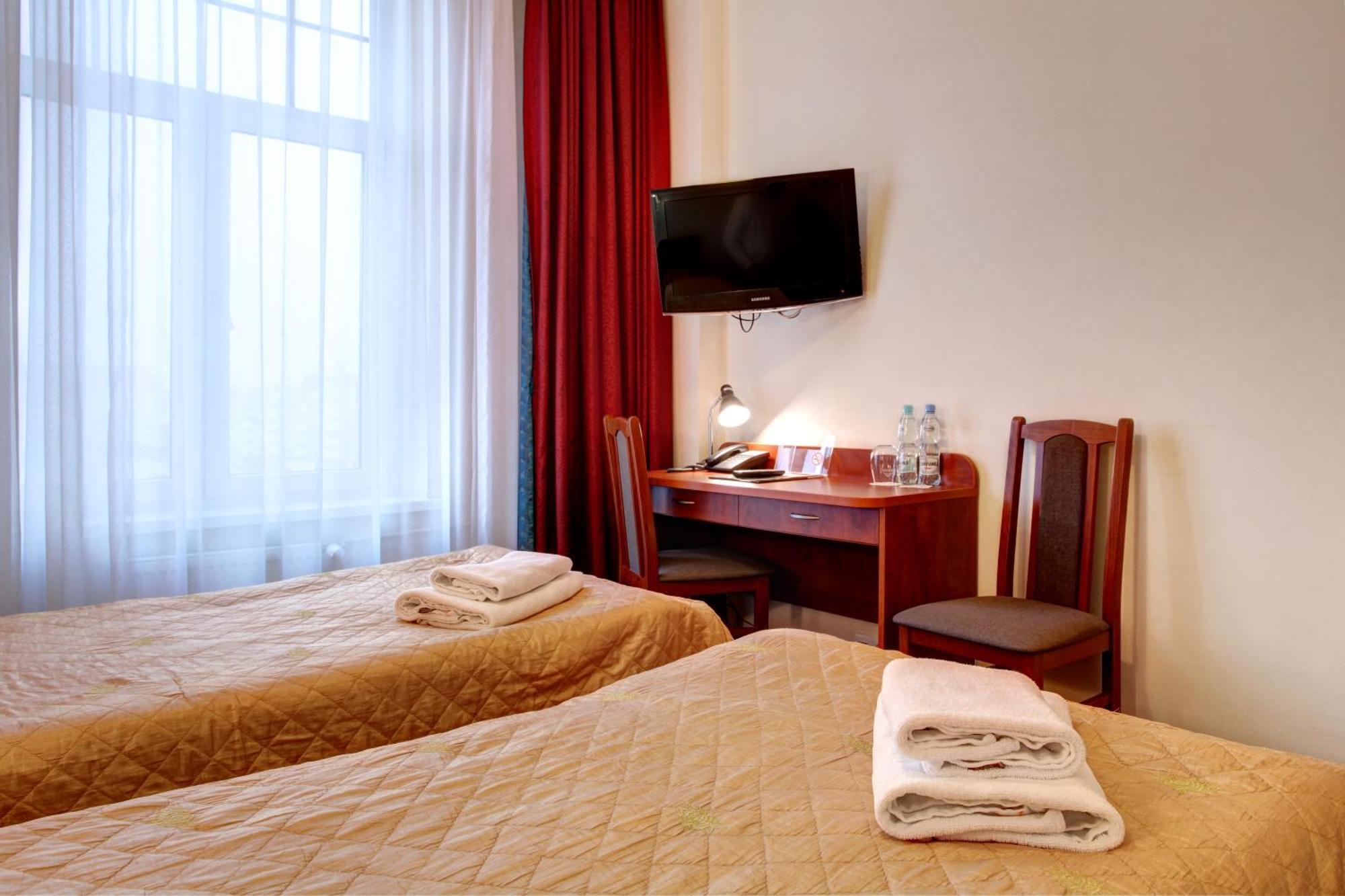 Hotel Lothus Wroclaw Bagian luar foto