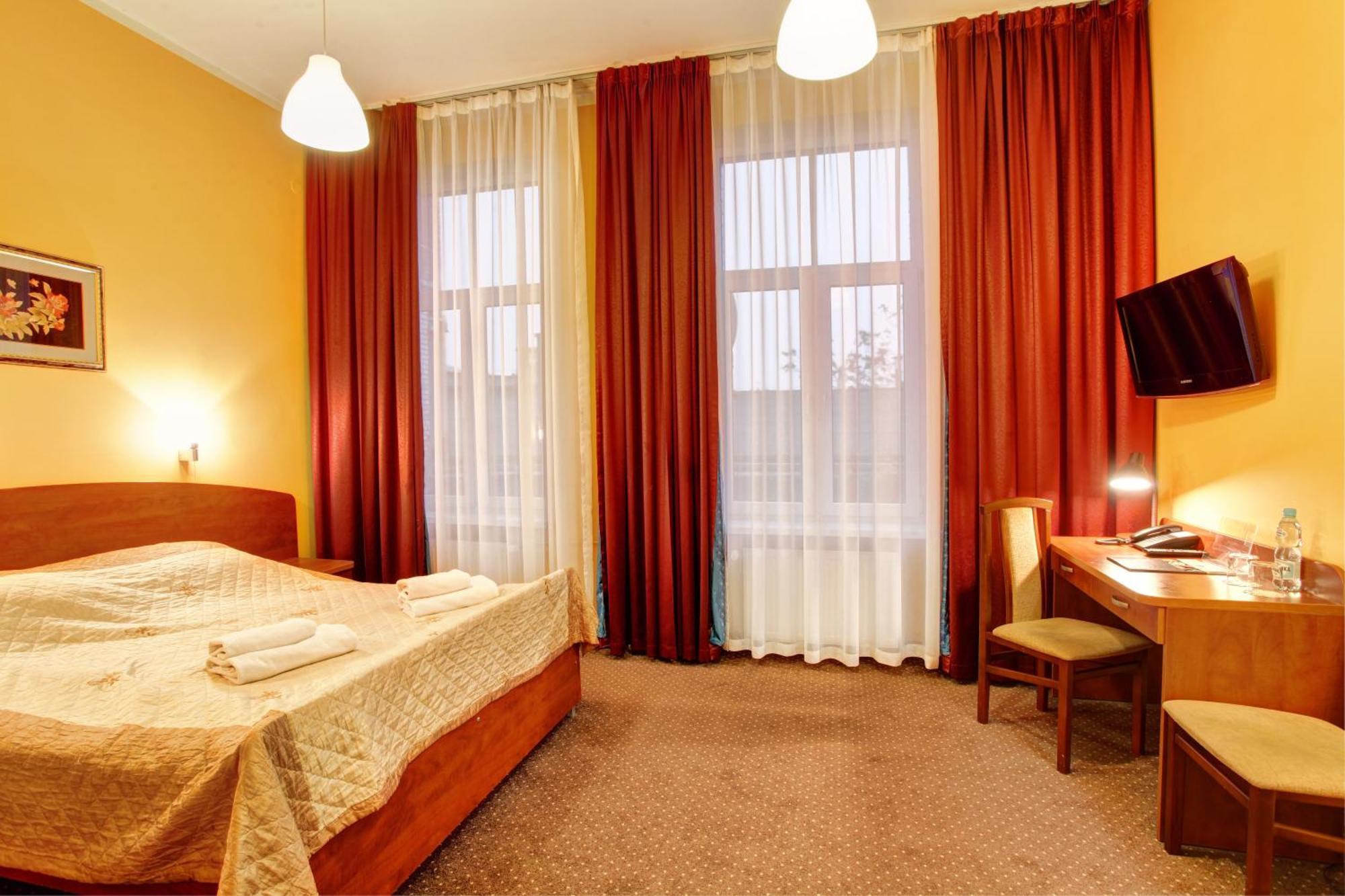 Hotel Lothus Wroclaw Bagian luar foto
