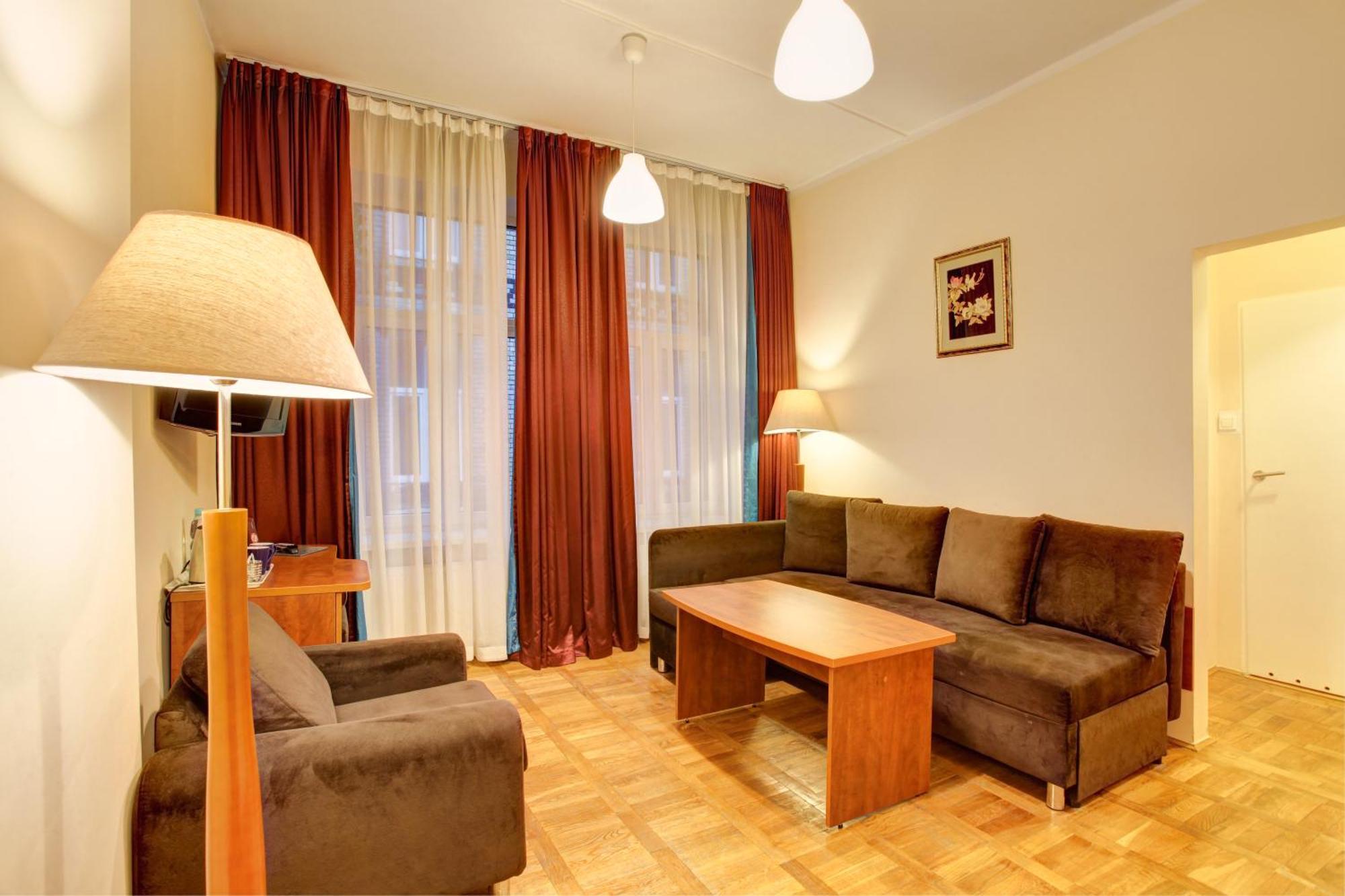 Hotel Lothus Wroclaw Bagian luar foto