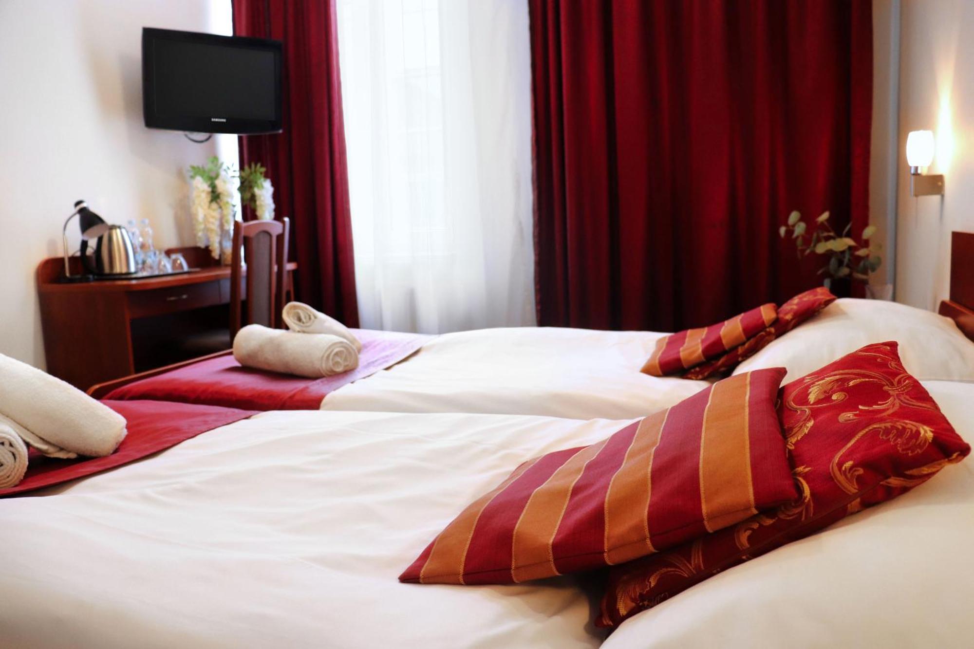 Hotel Lothus Wroclaw Bagian luar foto