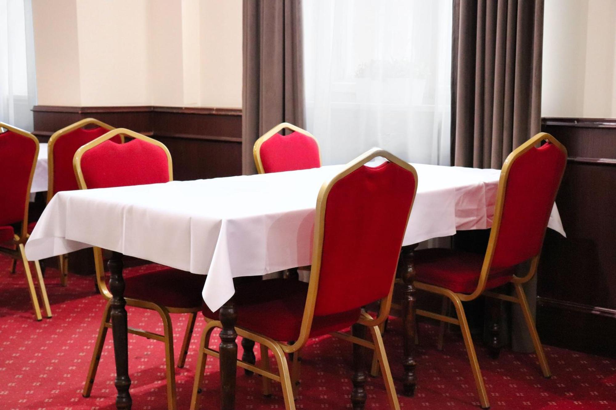 Hotel Lothus Wroclaw Bagian luar foto