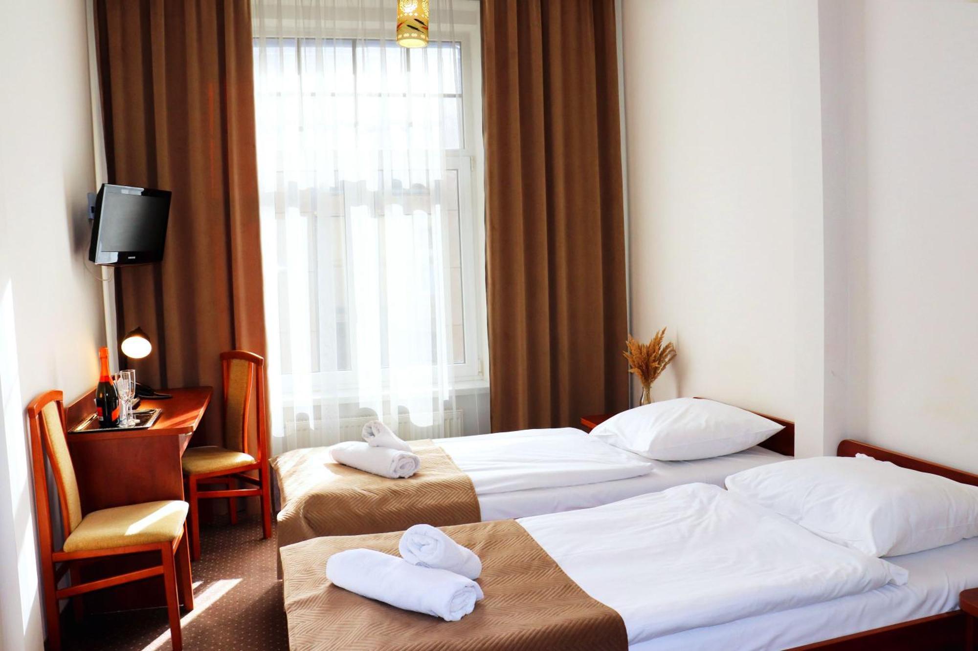 Hotel Lothus Wroclaw Bagian luar foto