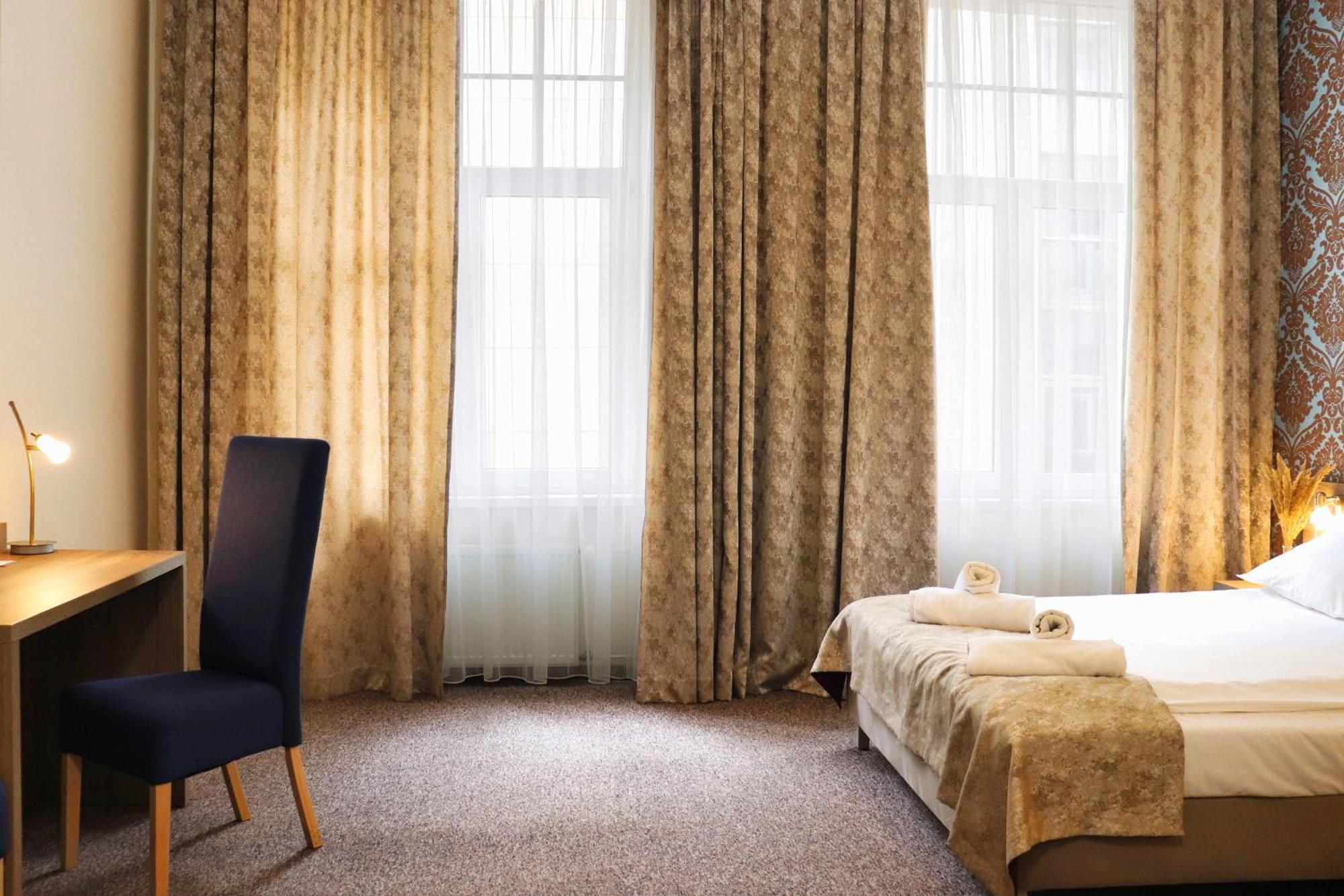 Hotel Lothus Wroclaw Bagian luar foto