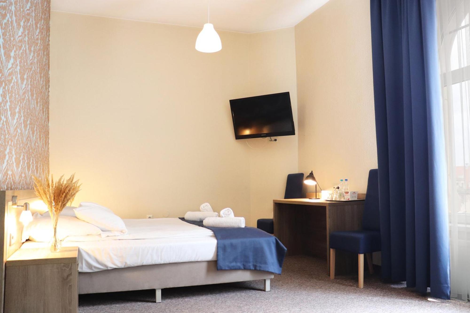 Hotel Lothus Wroclaw Bagian luar foto