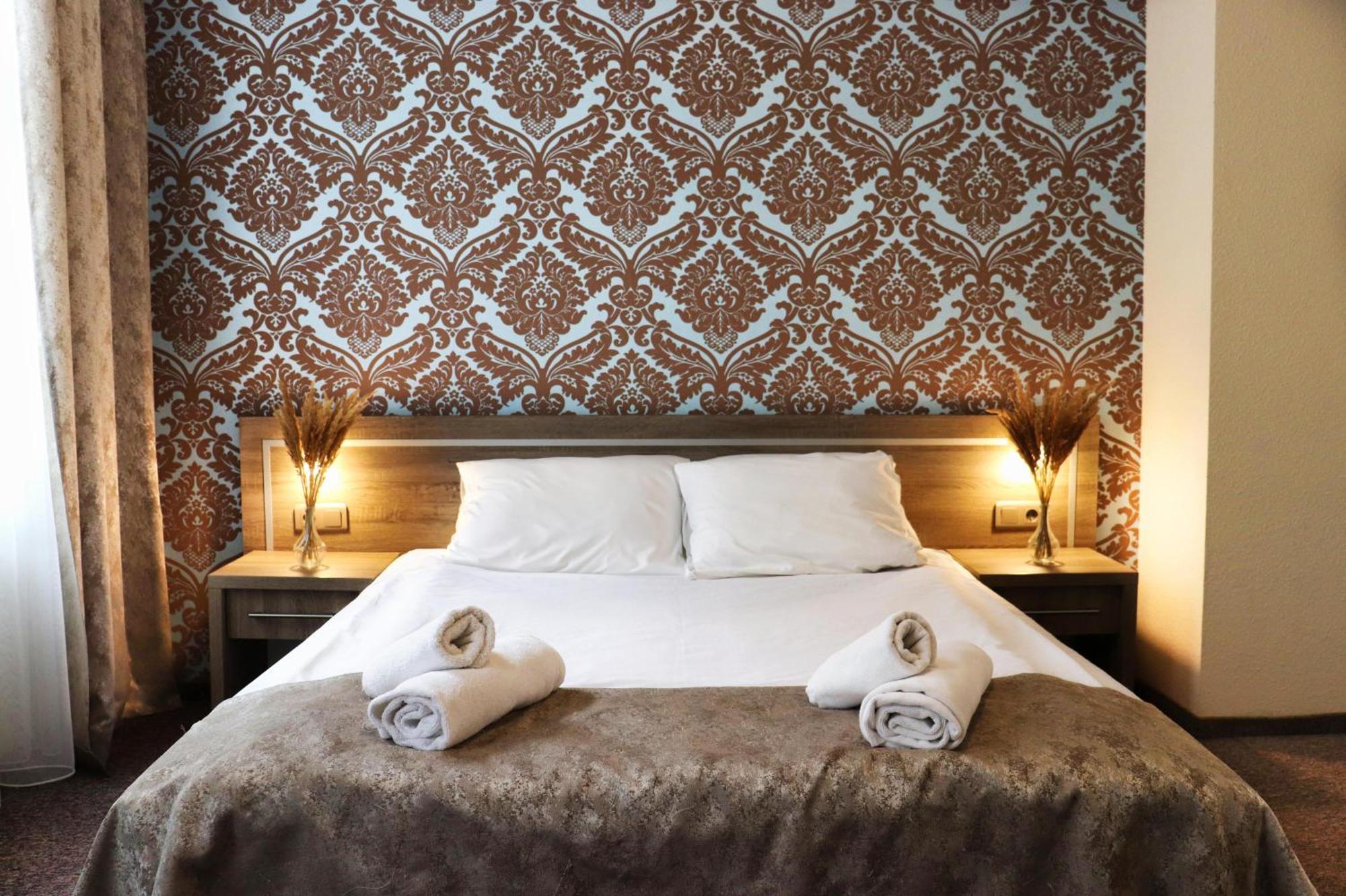 Hotel Lothus Wroclaw Bagian luar foto