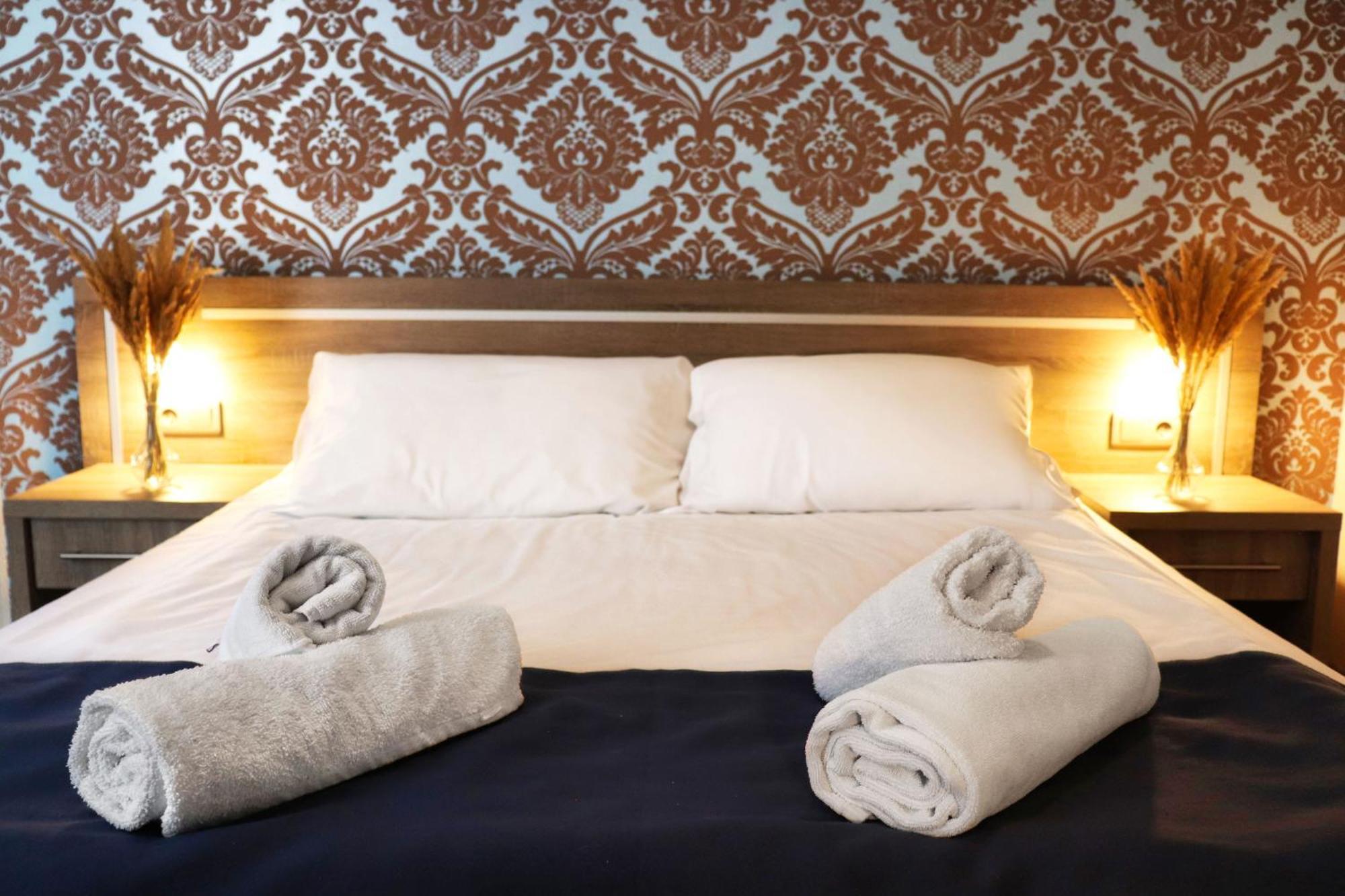 Hotel Lothus Wroclaw Bagian luar foto