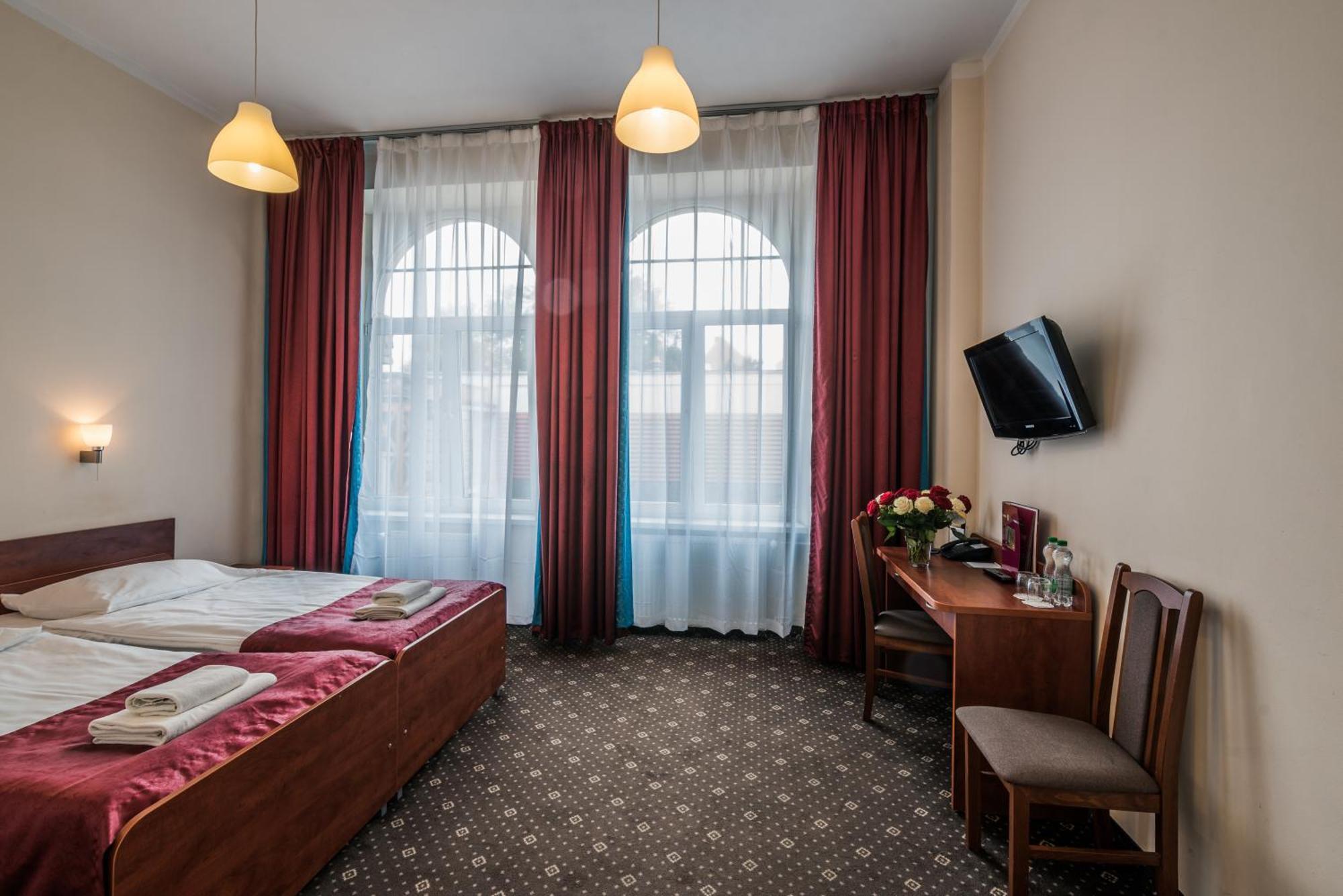 Hotel Lothus Wroclaw Bagian luar foto