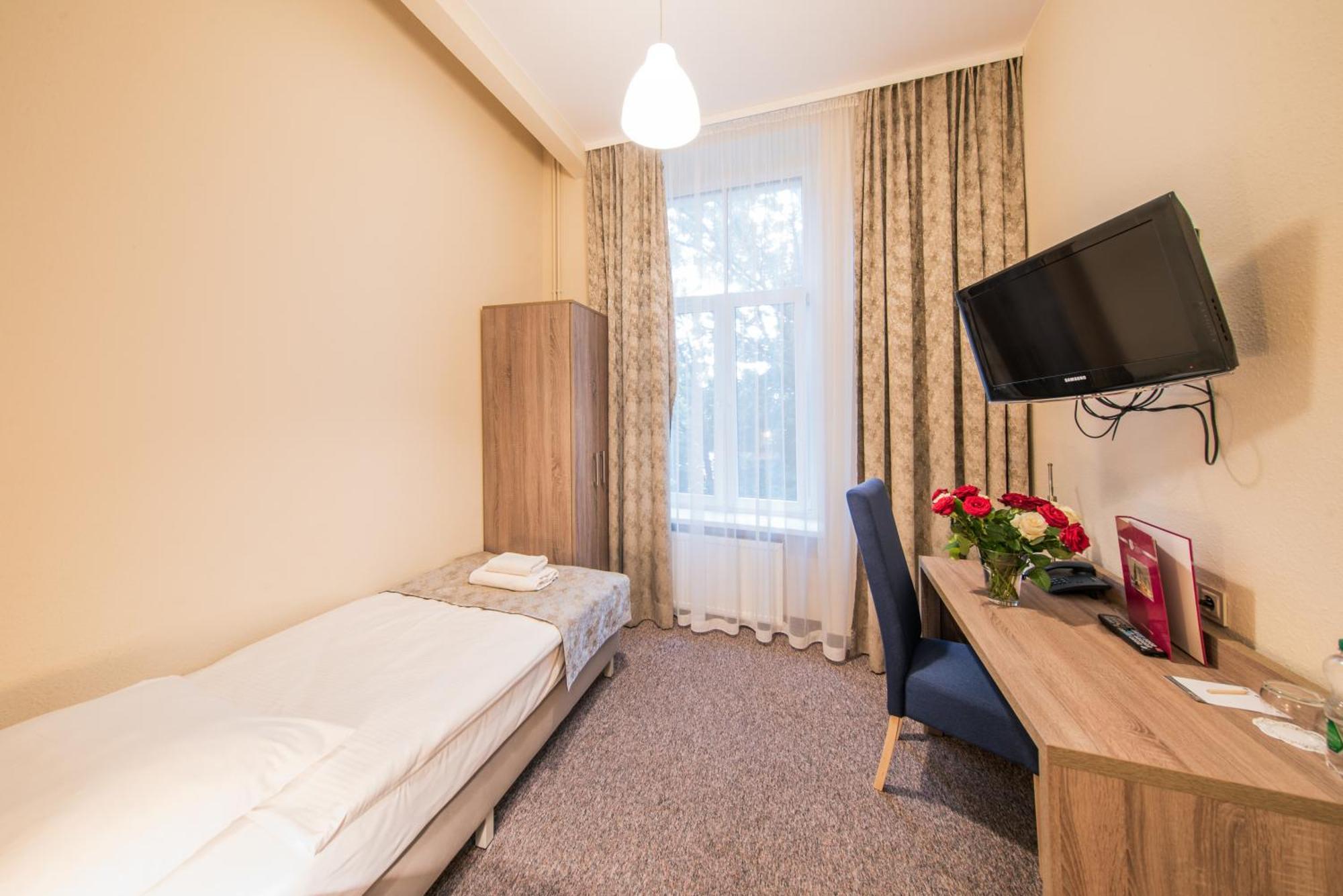 Hotel Lothus Wroclaw Bagian luar foto