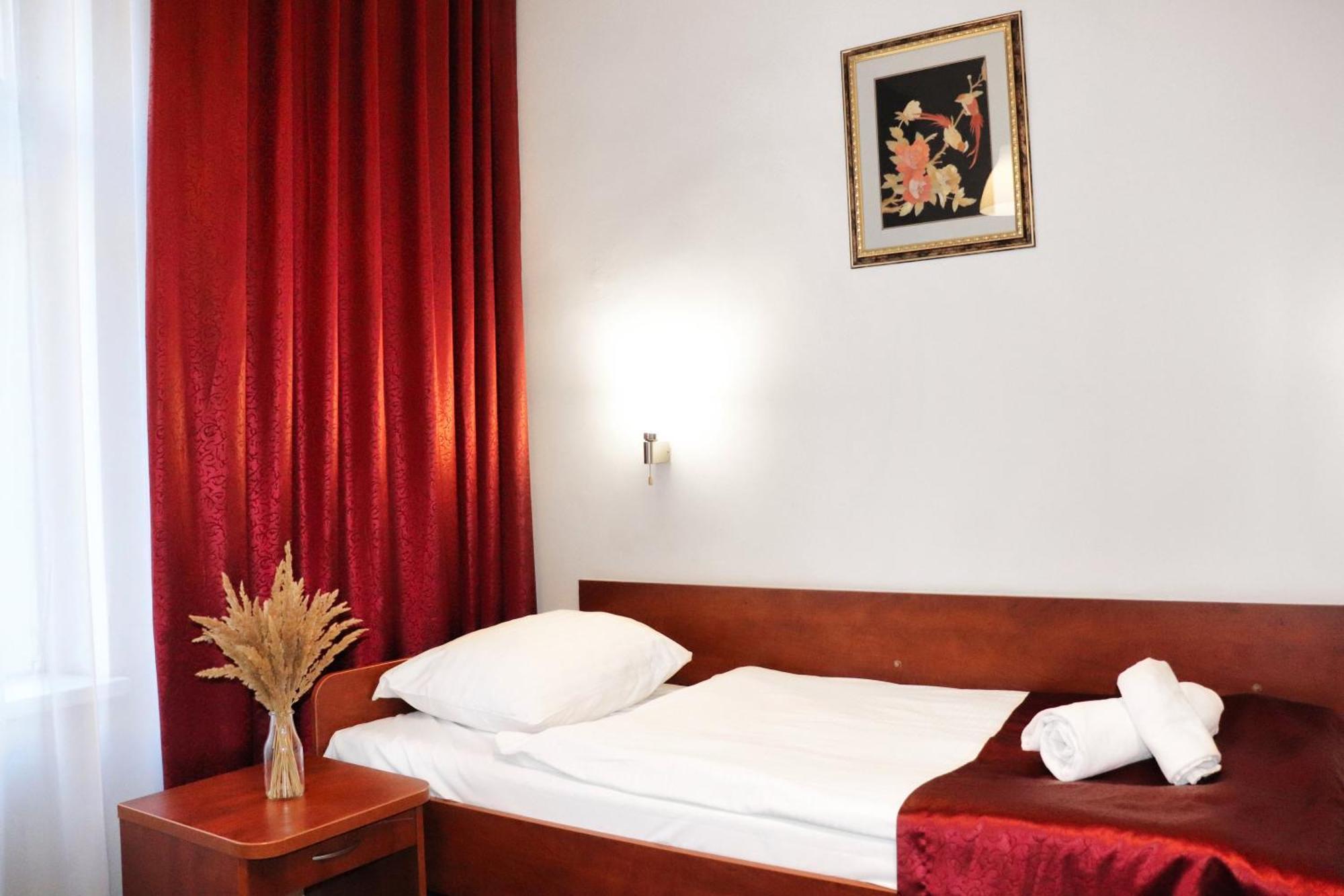 Hotel Lothus Wroclaw Bagian luar foto
