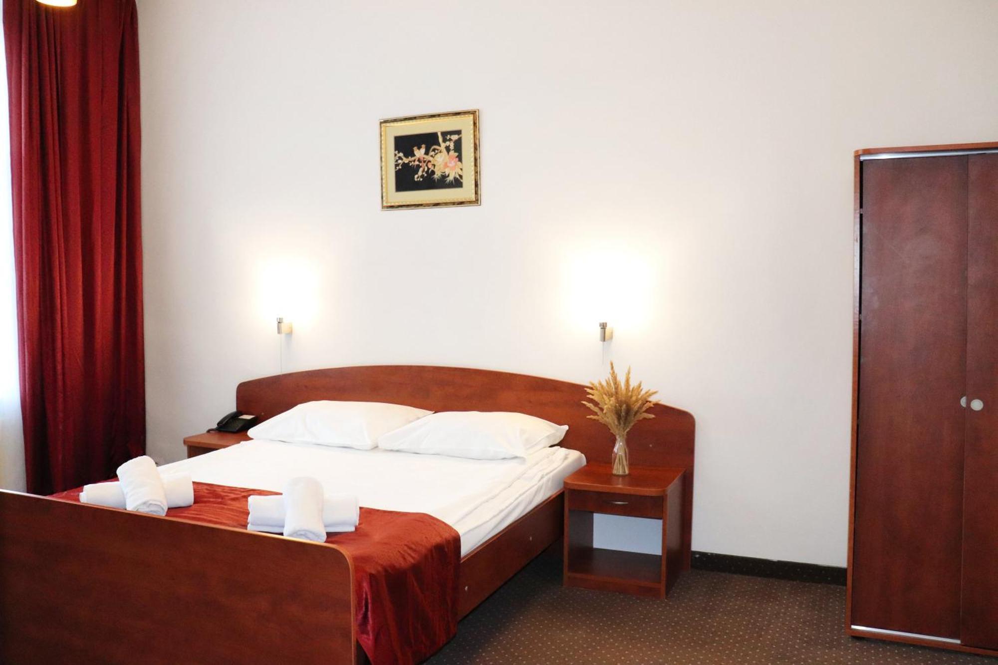 Hotel Lothus Wroclaw Bagian luar foto