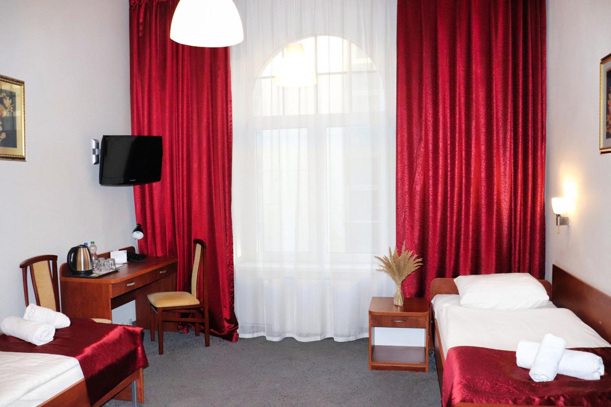 Hotel Lothus Wroclaw Bagian luar foto