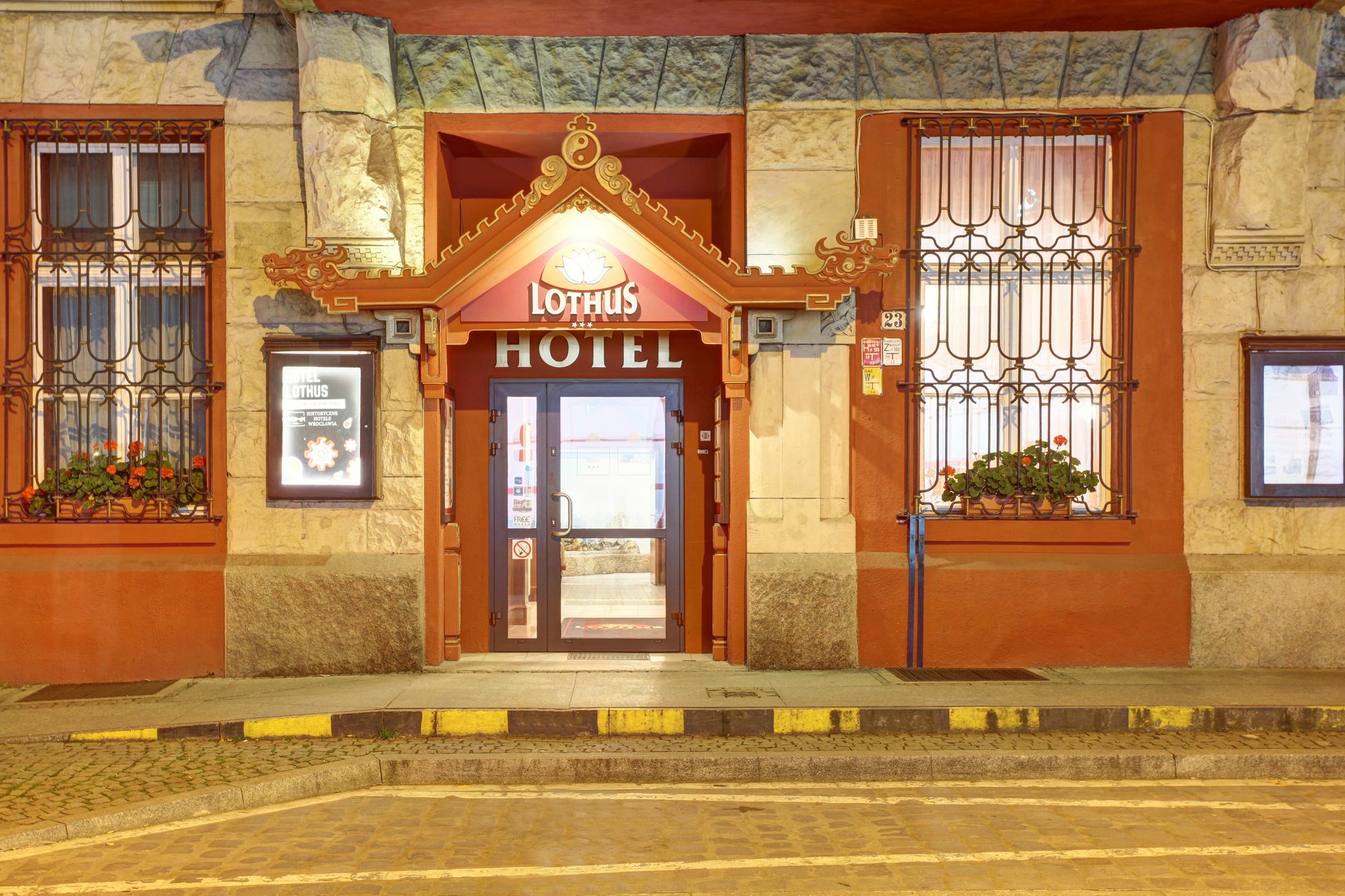 Hotel Lothus Wroclaw Bagian luar foto